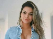 Kelly Key impressiona ao exibir parte dos seios em decote generoso