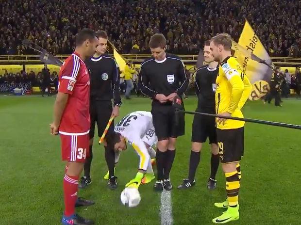 Borussia Dortmund revela ritual maluco do seu goleiro titular