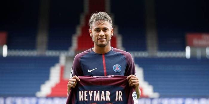 Em dois meses, 50 mil camisas de Neymar foram vendidas no PSG