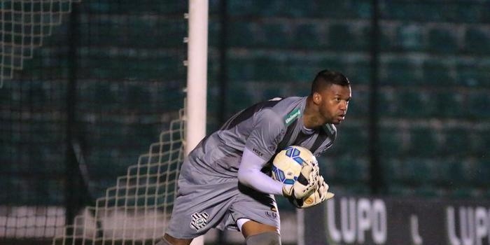 Ex-Fla e Corinthians, goleiro Felipe acerta para jogar a Série D