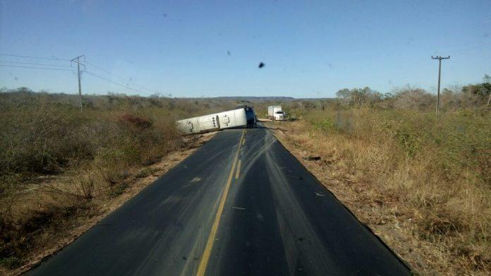 Mais um acidente é registrado na BR 135 conhecida como "rodovia da morte" (Crédito: Portal Ponto X)