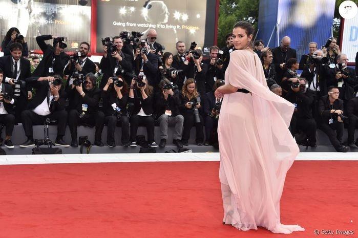 Bruna Marquezine brilha no Festival de Veneza (Crédito: Getty Images)