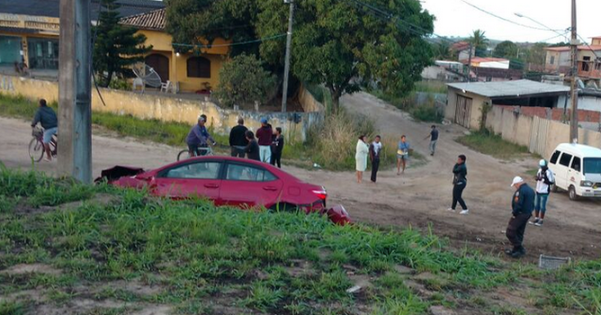 Quatro pessoas morrem ao irem ajudar motorista vítima de acidente
