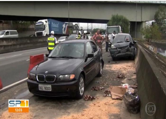 Carro envolvido no acidente (Crédito: TV Globo)