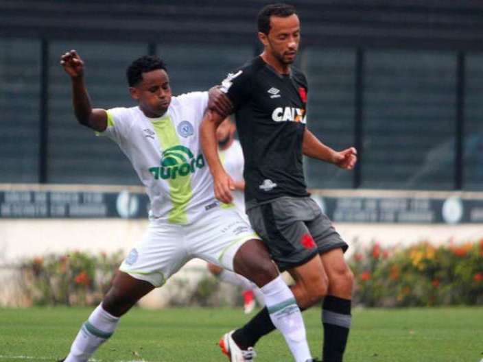 Vasco empata com a Chapecoense em jogo com portões fechados