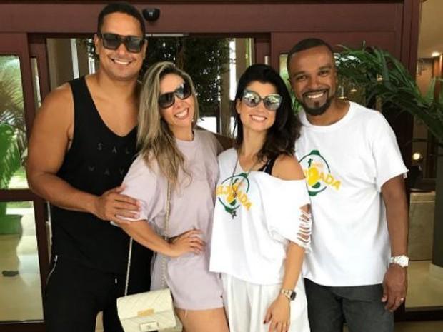 Casal nos anos 90, Carla Perez e Alexandre Pires se reencontram