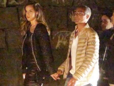 Romário faz a fila disparar e vai à festa de mãos dadas com morena