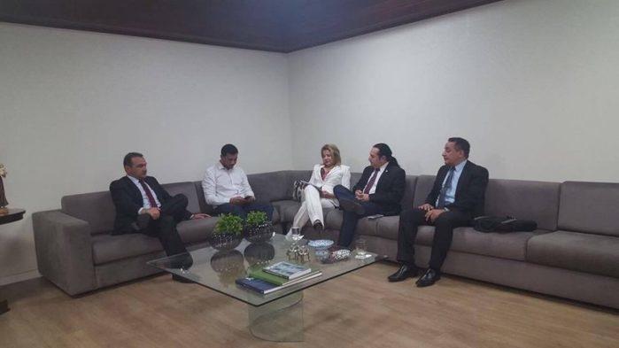 Desembargador Erivan Lopes em reunião com as autoridades para reestruturação da 1ª e 2ª Varas da Infância e Juventude (Crédito: TJ-PI)