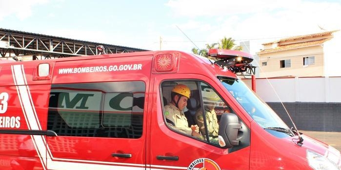 Bebê nasce em ambulância dos bombeiros antes de chegar em hospital