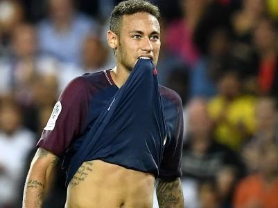 Revista coloca Paulinho e Neymar entre os 10 piores reforços