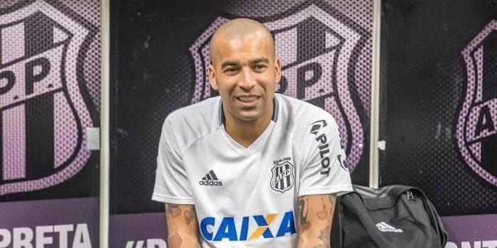 Emerson Sheik completa 39 anos em alta na Ponte Preta