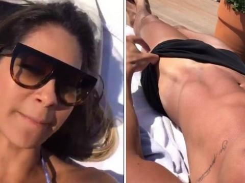 Mayra Cardi desce a sunga de Arthur Aguiar e mostra seu bronzeado