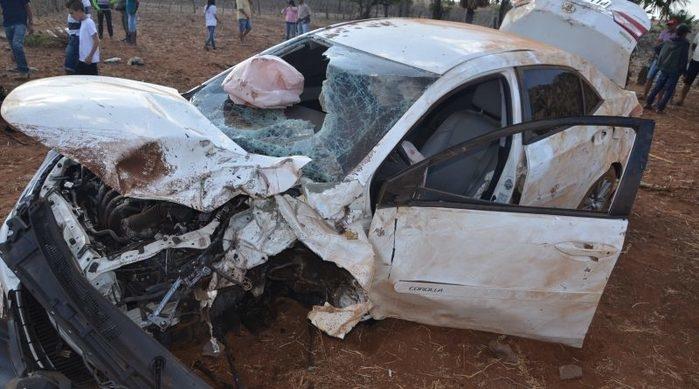 Corolla ficou destruído após colisão na PI-242 (Crédito: Cidadesemfoco)