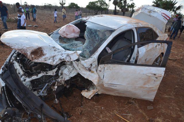 Corolla ficou destruído devido acidente na PI-242 (Crédito: Cidadesemfoco)