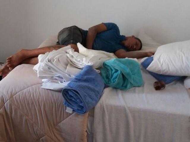Ladrão escala prédio em Cuiabá e dorme no 7º andar após roubo