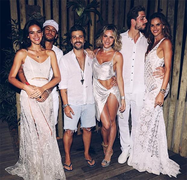 Marquezine e Neymar passam virada de anos juntos em Noronha