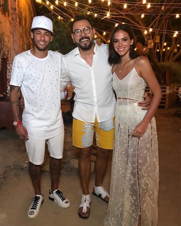 Marquezine e Neymar passam virada de anos juntos em Noronha