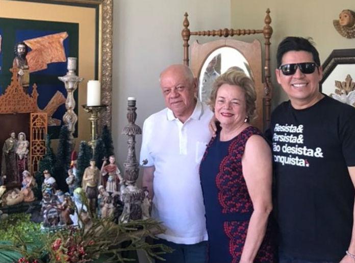 Empresário Ferdinan Silveira com sua esposa Lúcia e o amigo e jornalista Rivanildo Feitosa