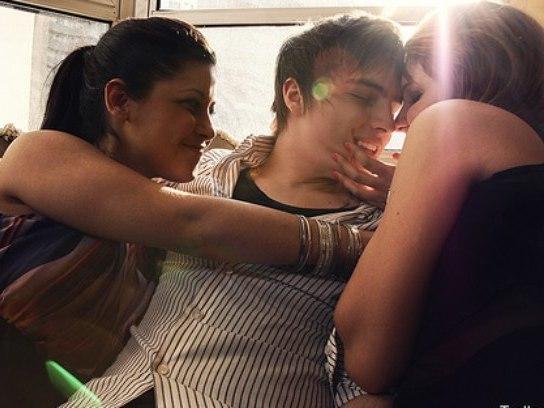 Após traição, mulher propõe sexo a três para salvar relacionamento