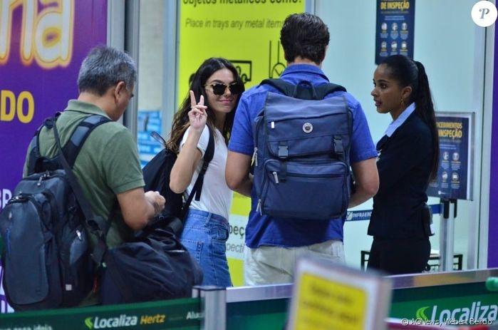 Isis Valverde e André Resende embarcam para lua-de-mel no Havaí