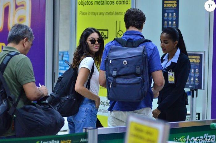Isis Valverde e André Resende embarcam para lua-de-mel no Havaí