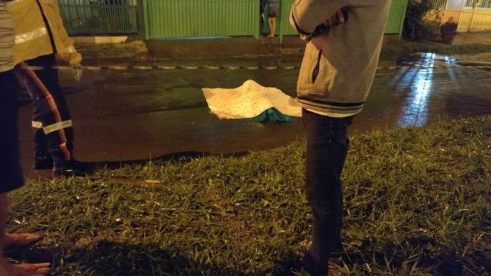 Homem pegou uma faca e correu atrás da vítima, ela foi esfaqueada na cabeça e no rosto. (Crédito: Reprodução/Whatsapp)