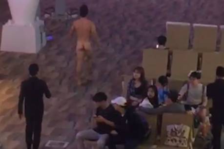 Homem nu aterroriza aeroporto após overdose de Viagra