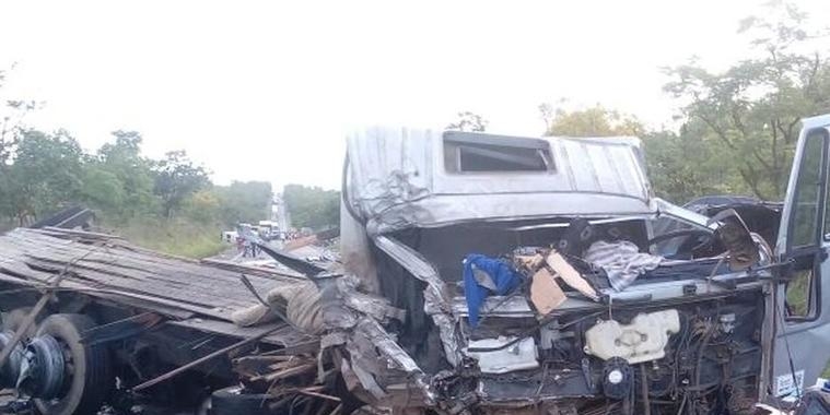 Acidente deixa 13 mortos e 39 feridos na BR-251, em Minas