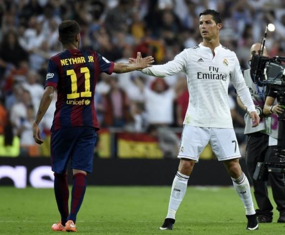 Neymar e Cristiano Ronaldo, na época em que o brasileiro atuava pelo Barcelona (Crédito: AFP)