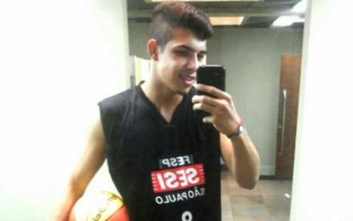 Mateus Serafim, de 16 anos, é jogador da base do Franca Basquete (Crédito: Reprodução)