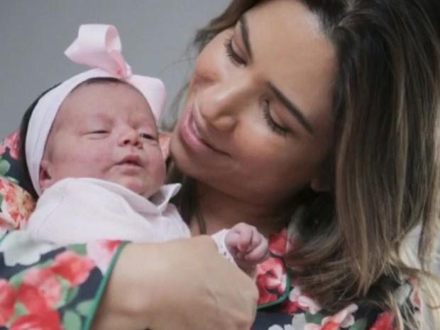 Patricia Abravanel compartilha vários momentos de sua filha Jane