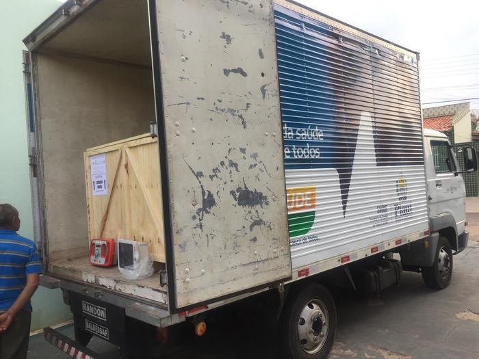 Silas Freire entrega equipamentos hospitalares em Demerval Lobão