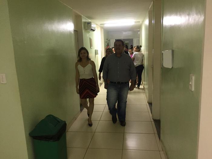 Silas Freire entrega equipamentos hospitalares em Demerval Lobão