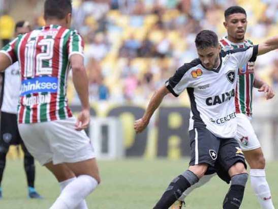 Fluminense e Botafogo jogam no Maracanã e não saem zero