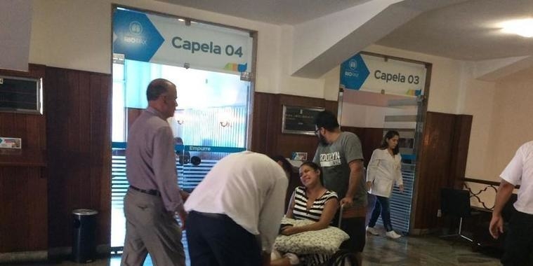 Mãe se desespera em velório de bebê atropelada: ‘Quero minha filha’