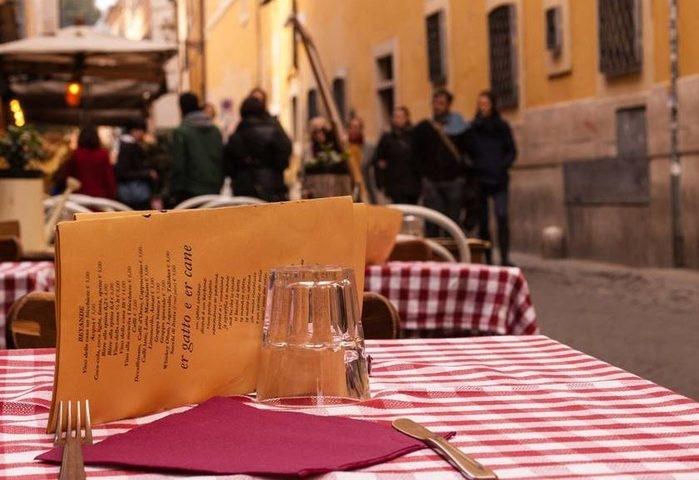 Turistas pagam mil euros por petiscos e caso gera polêmica na web