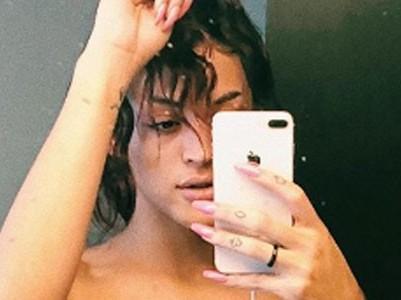 Pablo Vittar sensualiza e posta foto sem camisa nas redes sociais