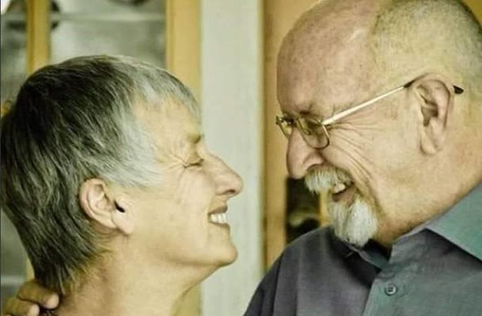Mulher faz marido cair em 'pegadinha' anos depois de sua morte