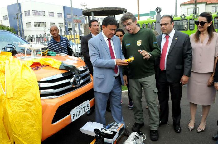 Governador entrega veculos e equipamentos para fiscalizao ambiental (Crdito: Francisco Leal)