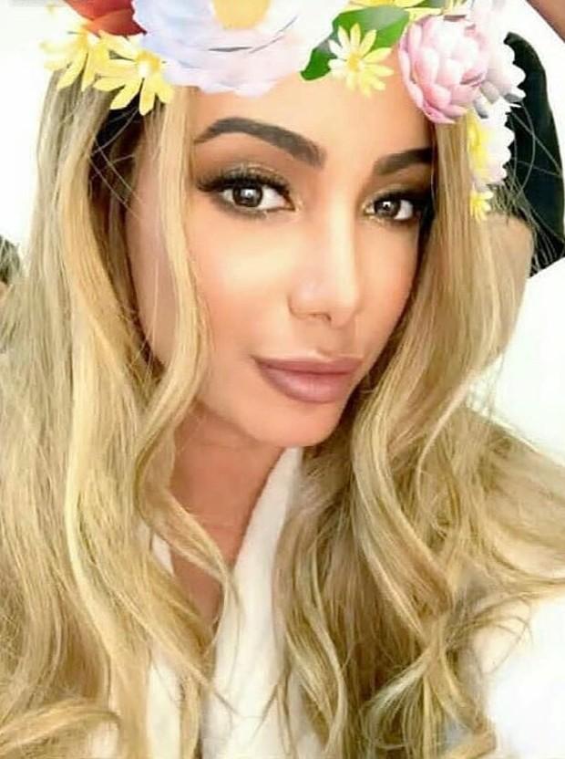 Anitta muda o visual e surpreende fãs em rede social