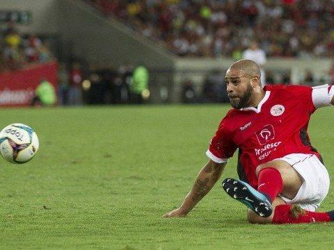 Após Adriano pedir retorno,Fla oferece projeto para recuperar ídolo