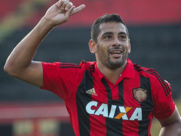 "Estou chegando", diz Diego Souza após SP anunciar sua contratação