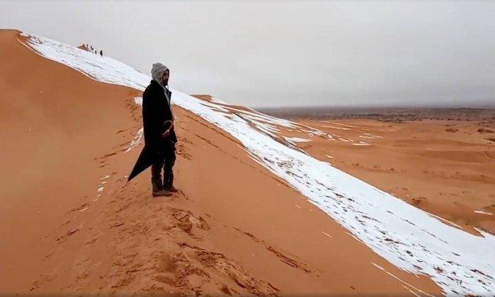 Deserto do Saara fica coberto de neve e imagens impressionam