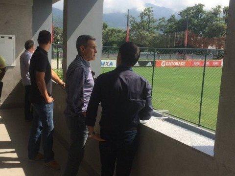 Novo técnico do Flamengo conhece instalações do Ninho do Urubu