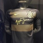 Corinthians lança camiseta em homenagem a Ayrton Senna