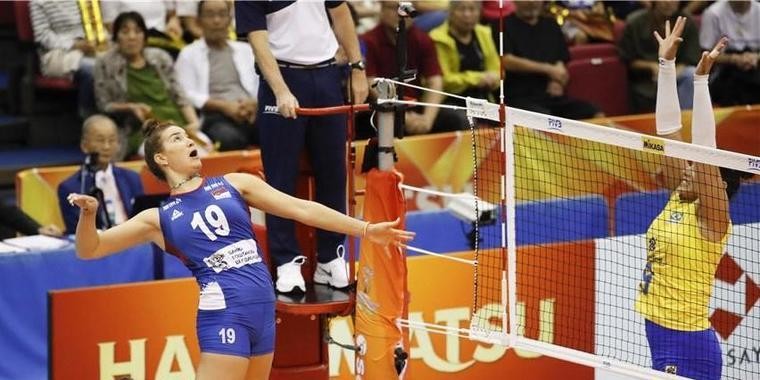 Brasil não segura Sérvia e perde a primeira no Mundial de Vôlei