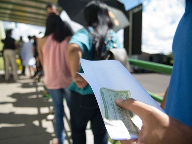 Partidos se reúnem para decidir posição no segundo turno