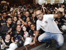 Corinthians promove ação de Dia das Crianças e entrega brinquedos