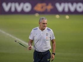Brasil encara Argentina em amistoso e busca futebol 'convincente'