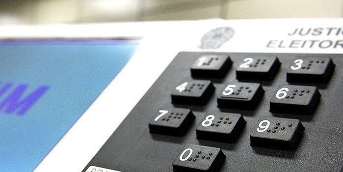 Datafolha: 50% dizem que há alguma chance de ditadura no país